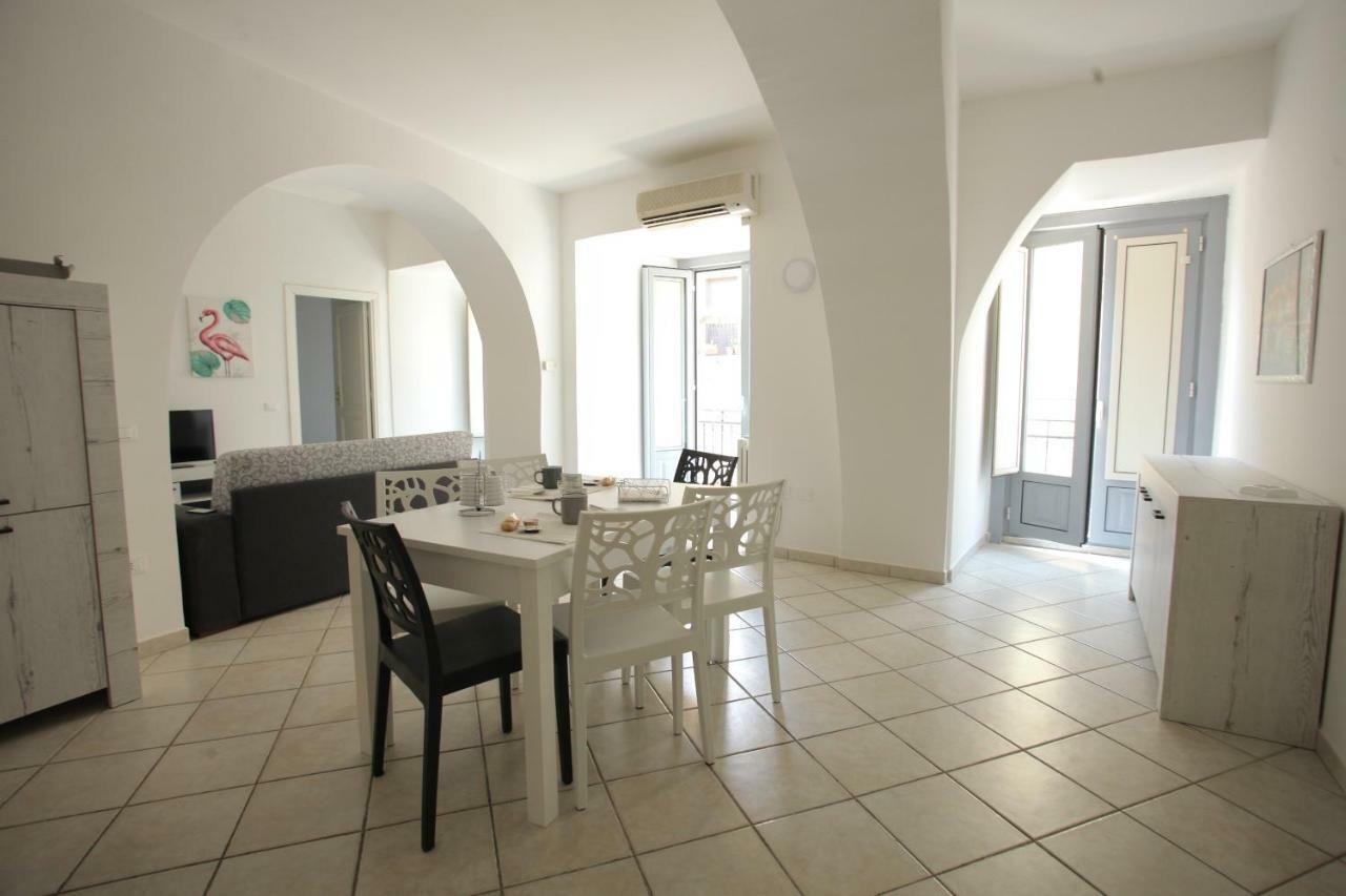 Corso Garibaldi 22 *